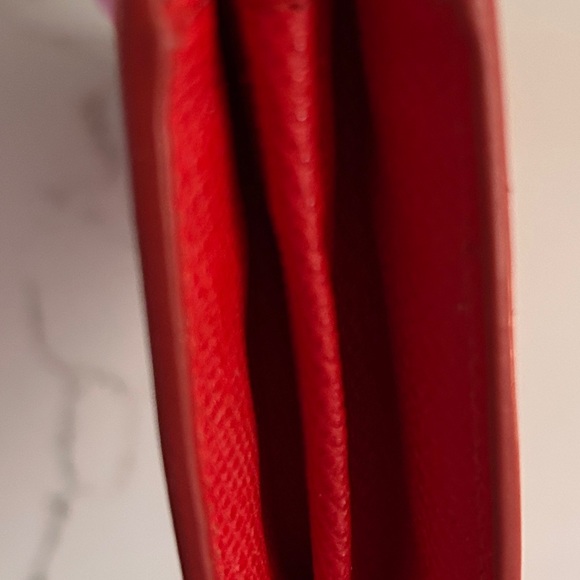 GUC - Coach Red Saffiano Zip Wallet with Gold Logo - Picture 4 of 10